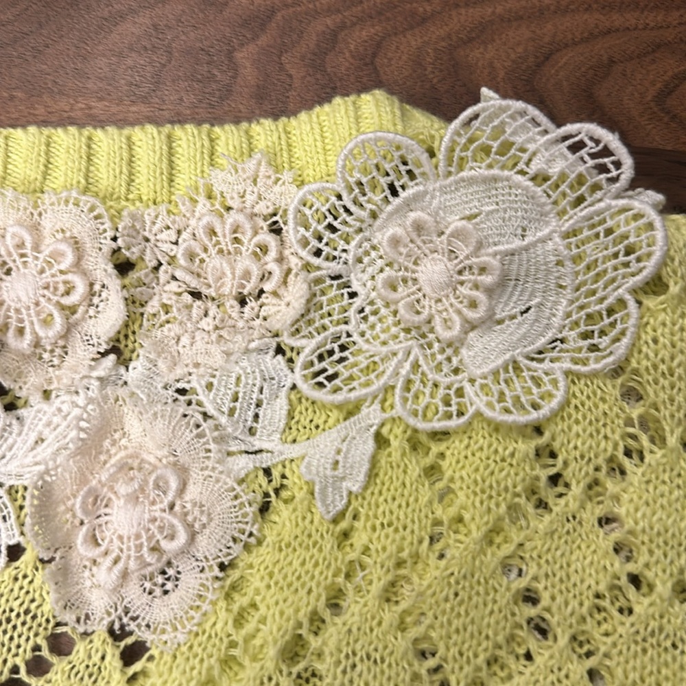NWT Anthropologie / Medium / Chartreuse L/S sweater with lace floral neckline - Picture 9 of 16